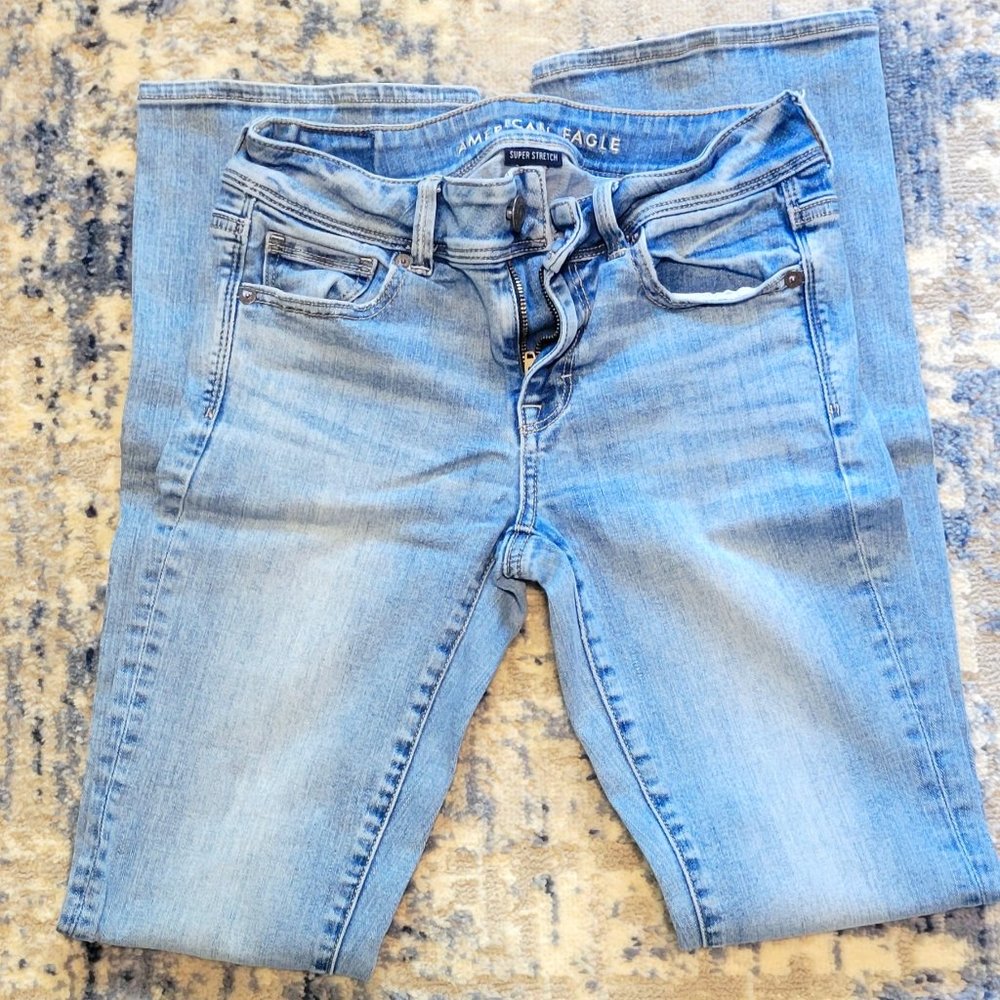 AE Lightwash Kickboot Jean Size 4 EUC